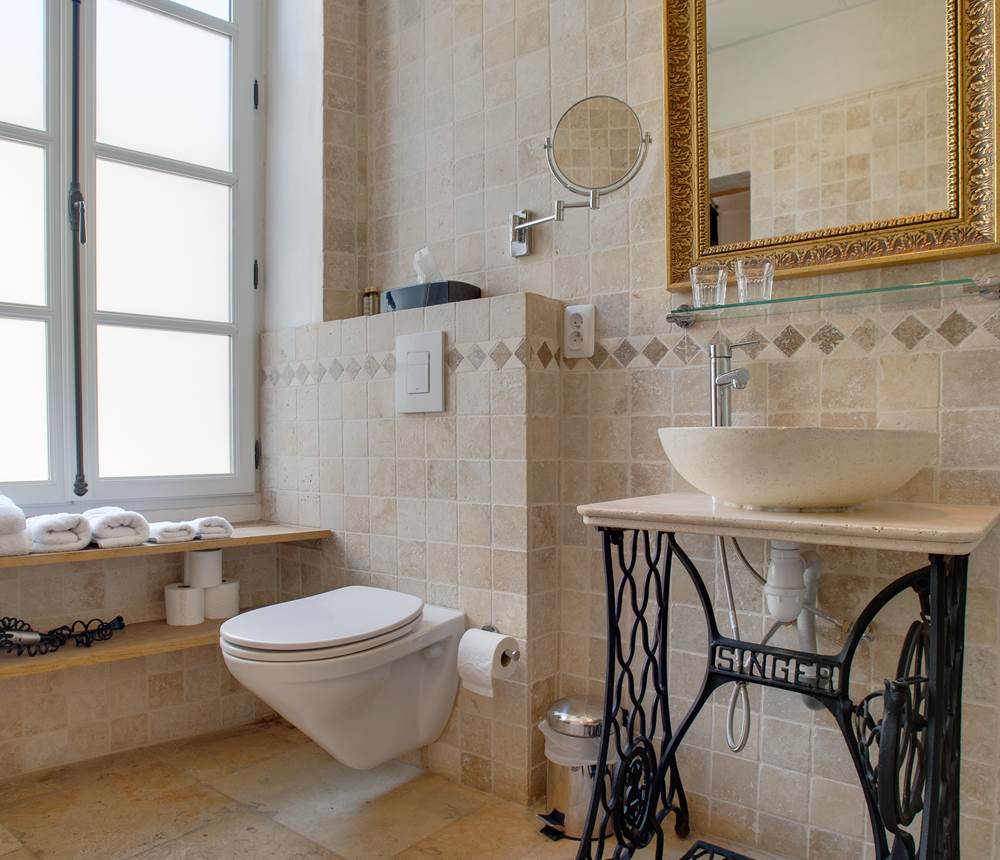 La Madeleine bathroom1