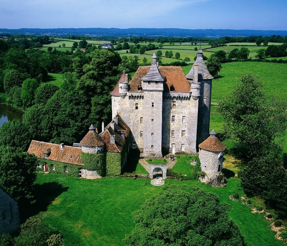 Château de Villemonteix à 5 km