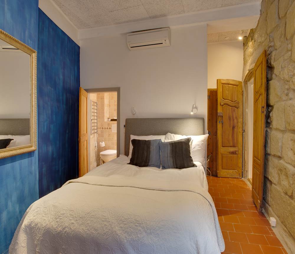 Brescou room 2