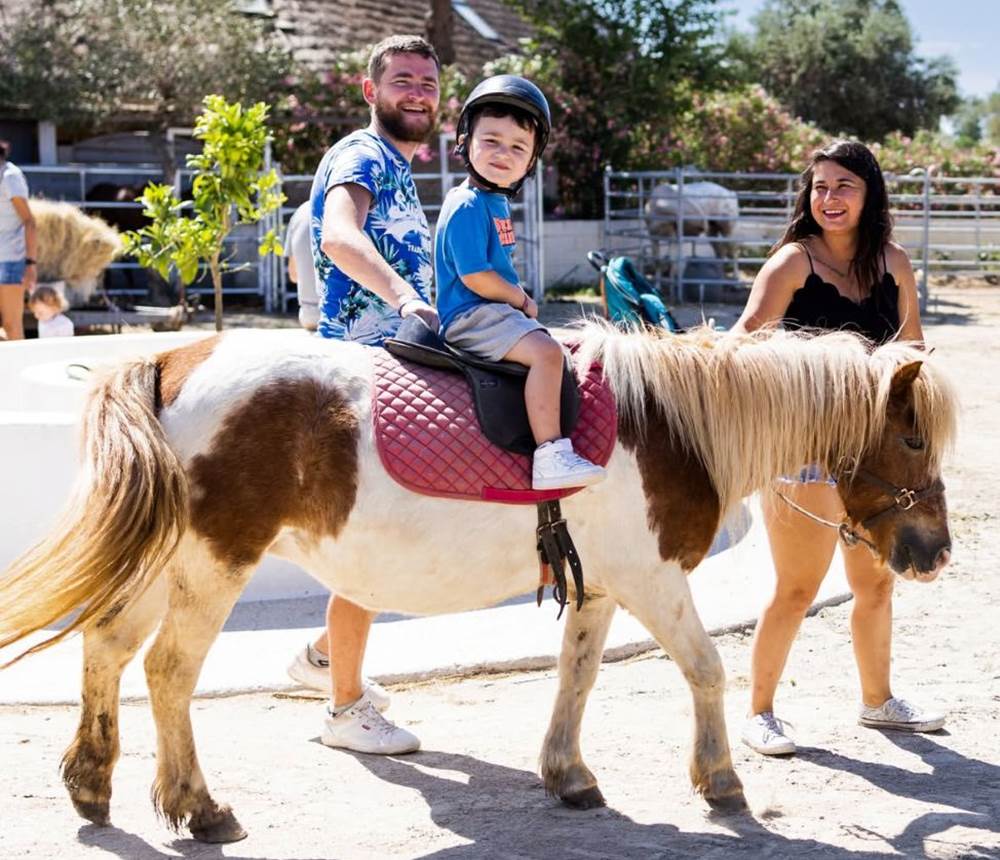 balade-poney-enfant-grau-du-roi.jpg