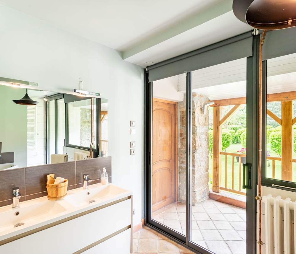 Salle de bain chambre3 BedinBellongue