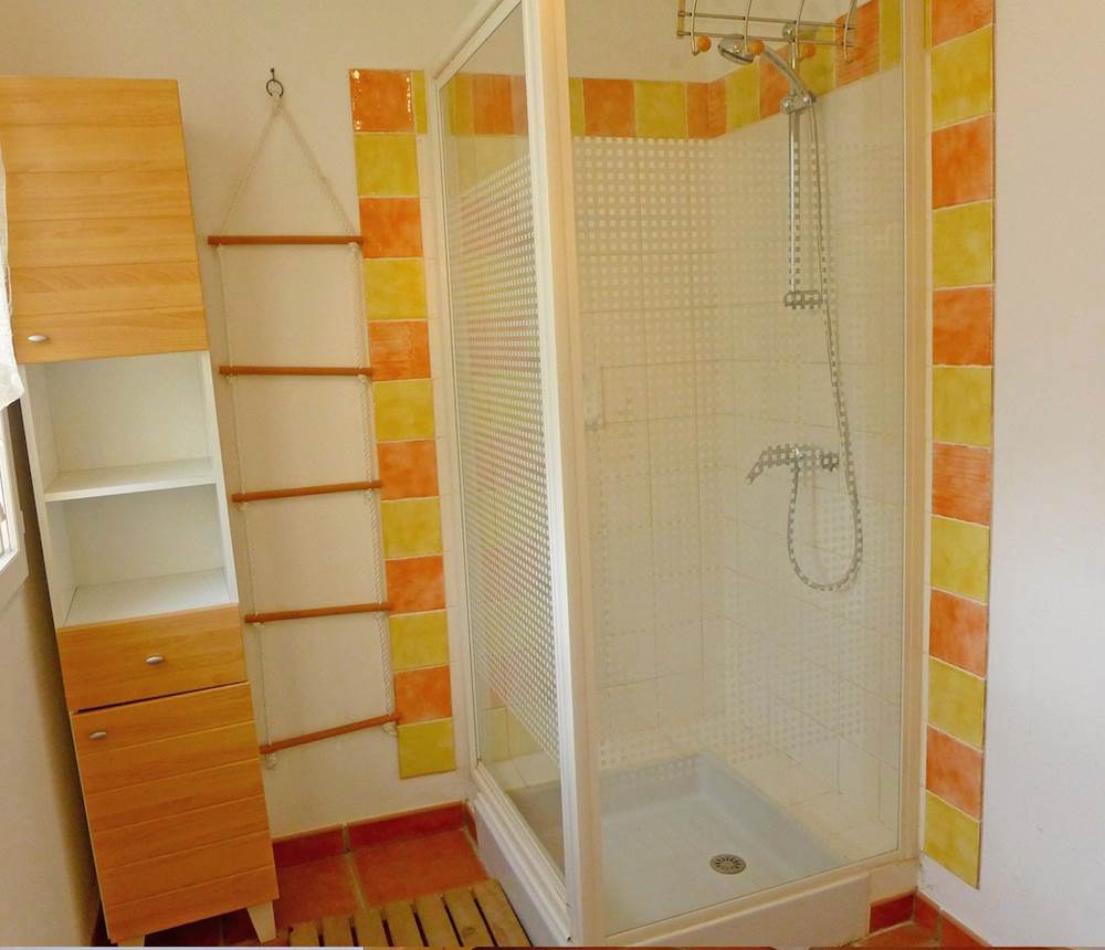 CHÂTEAU-MAYLANDIE-Le-Gîte-Malvoisie-Douche
