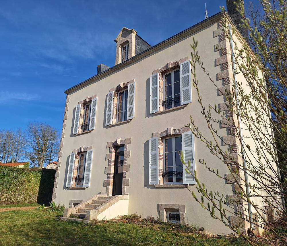 exterieur vue de profil gite de charme le quatre feuilles