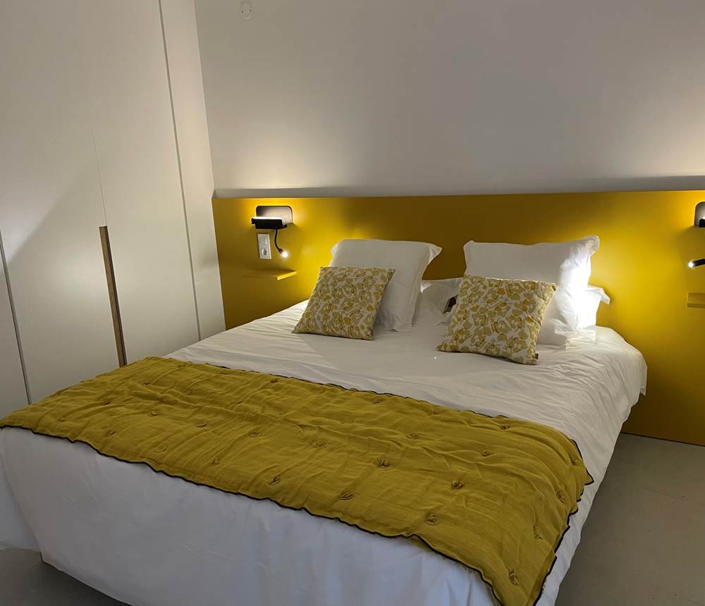 Lit King Size chambre arriére 1