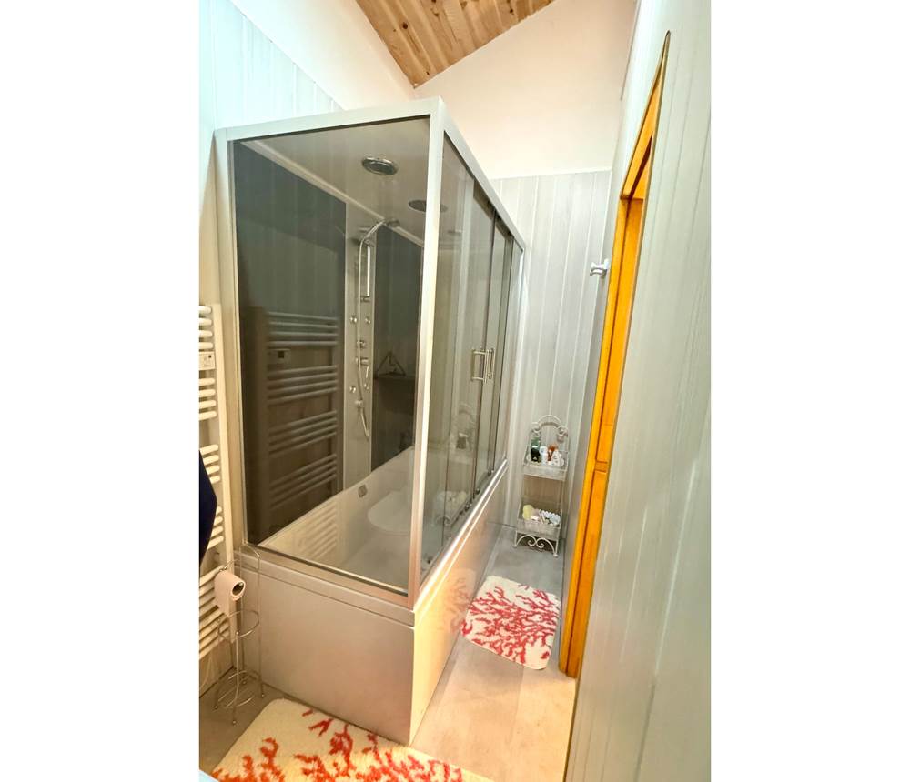 The Barn Gite - Bedroom 1 En-Suite