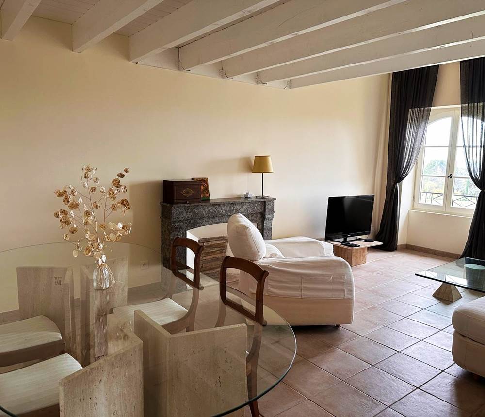 Apt1 salon
