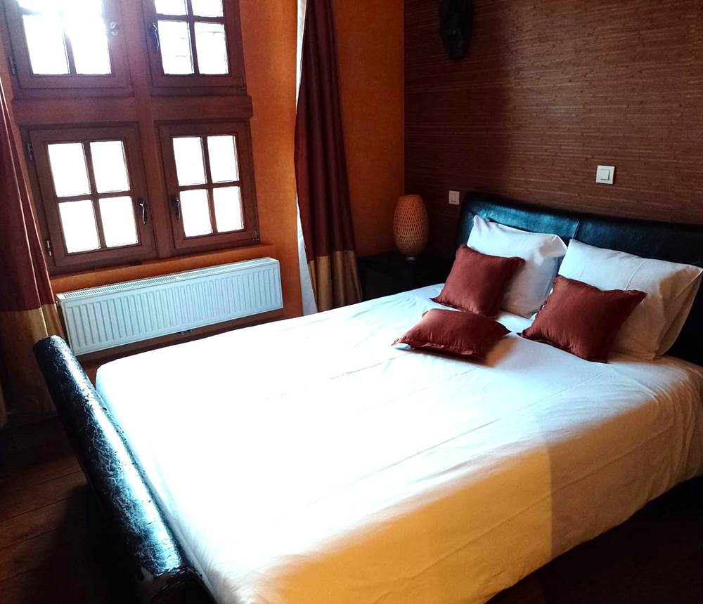 Chambre lit 2 personnes avec salle de bain