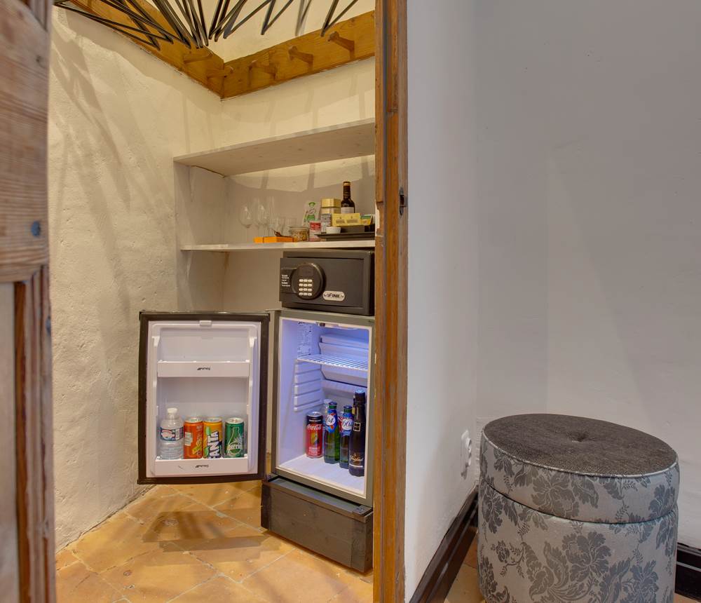 Noilly Prat room mini bar