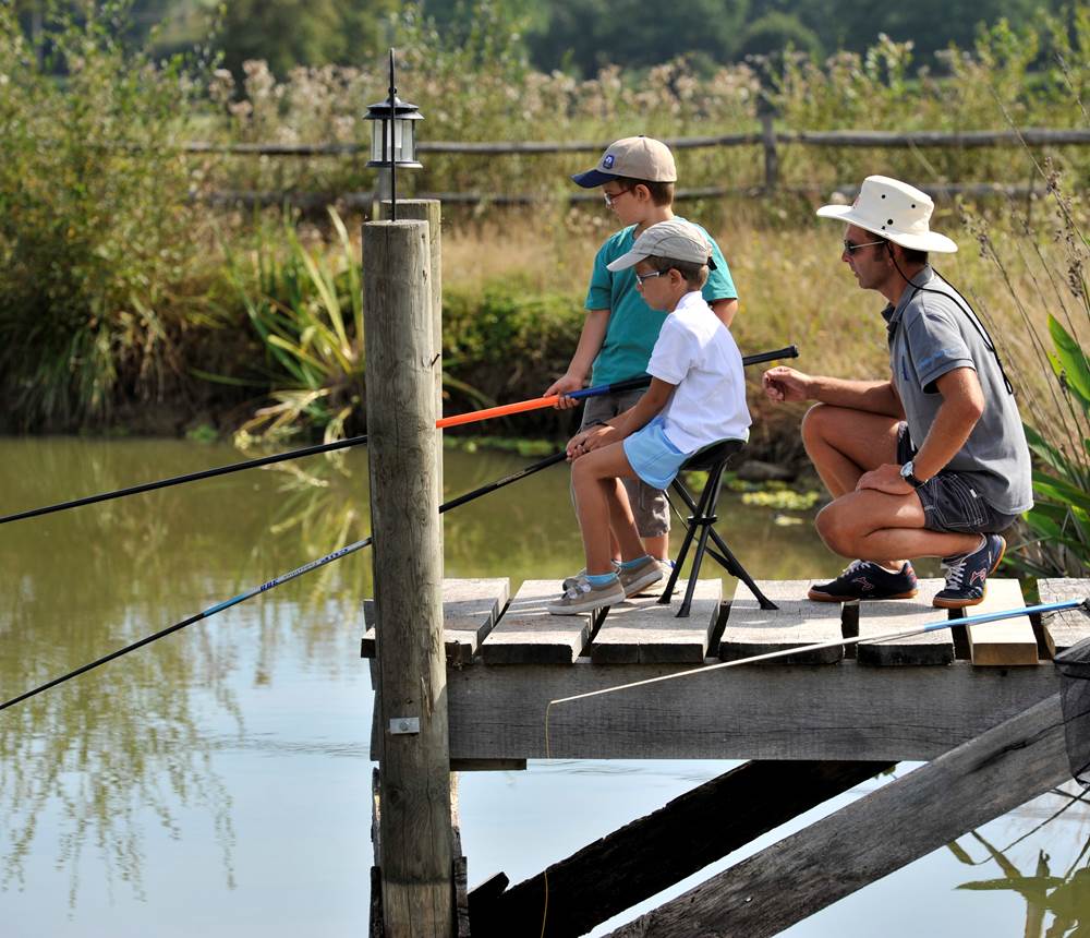 Le petit étang de pêche du Domaine de Louveraude en Nouvelle Aquitaine
