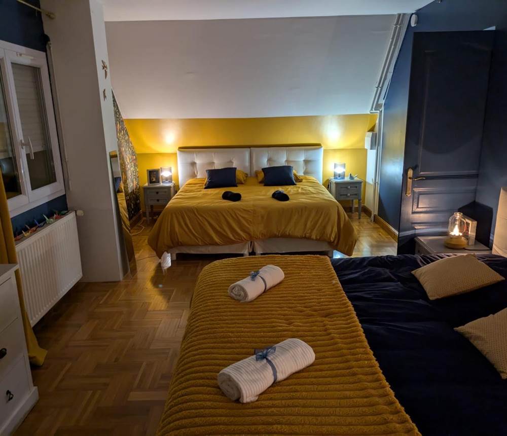 Chambre familiale gîte 14 personnes proche Lisieux