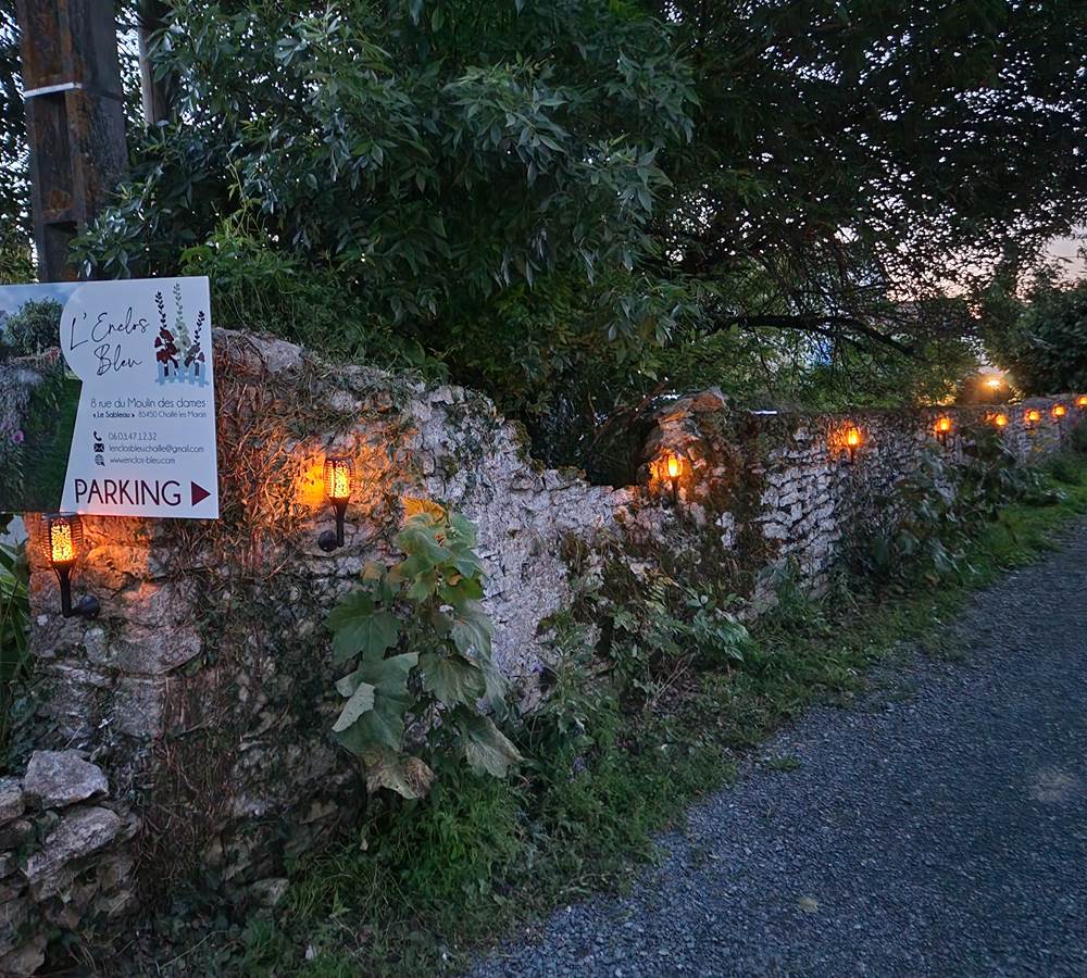 Entrée sur l'Enclos bleu