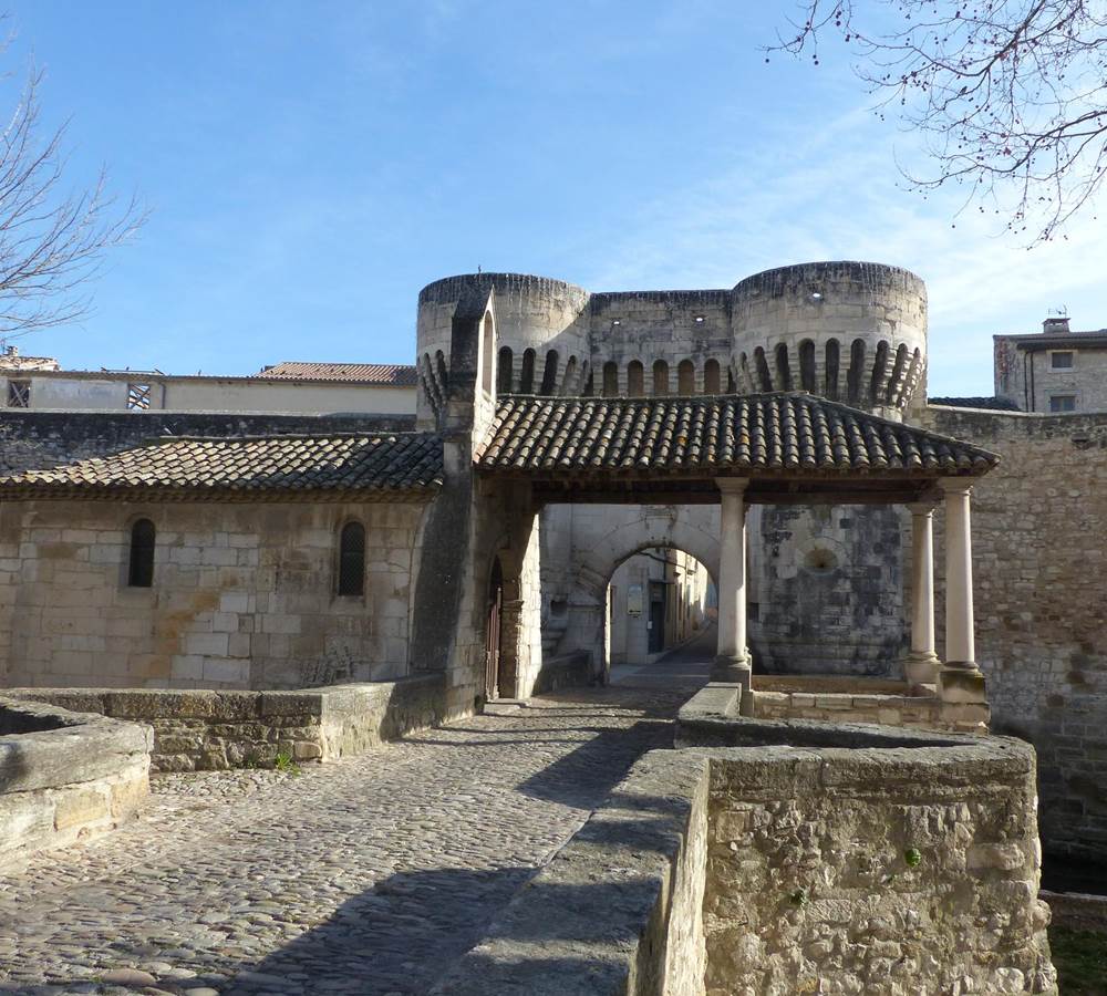 pernes les fontaines