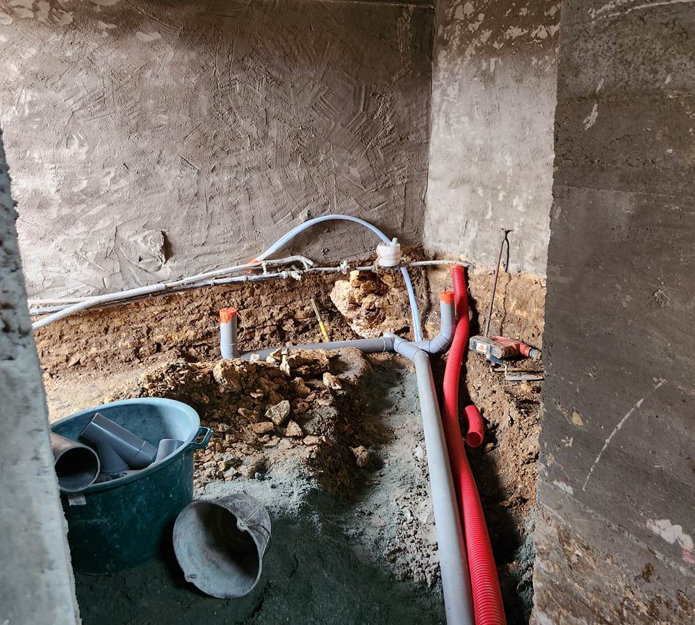 Travaux salle de réception Passage gaines et canalisation avant coulage de dalle