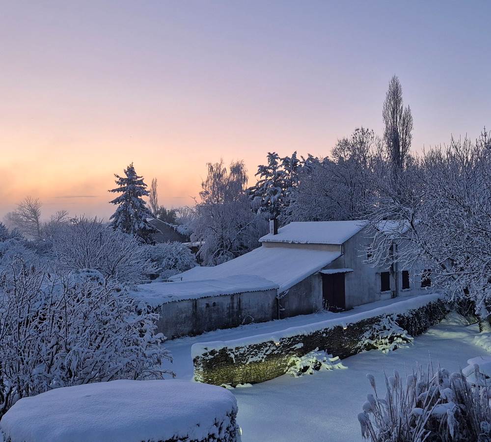 L'Enclos bleu sous la neige