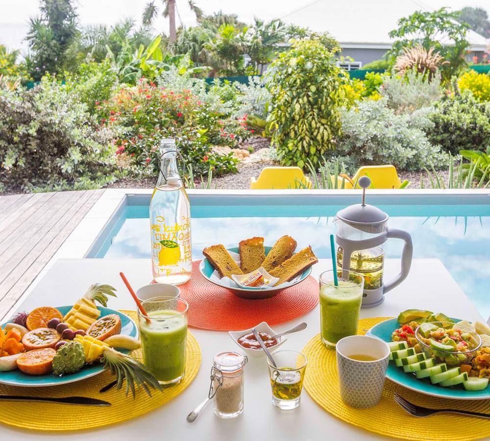 Iguane House villas & Micro Spa petit déjeuner servi sur votre terrasse