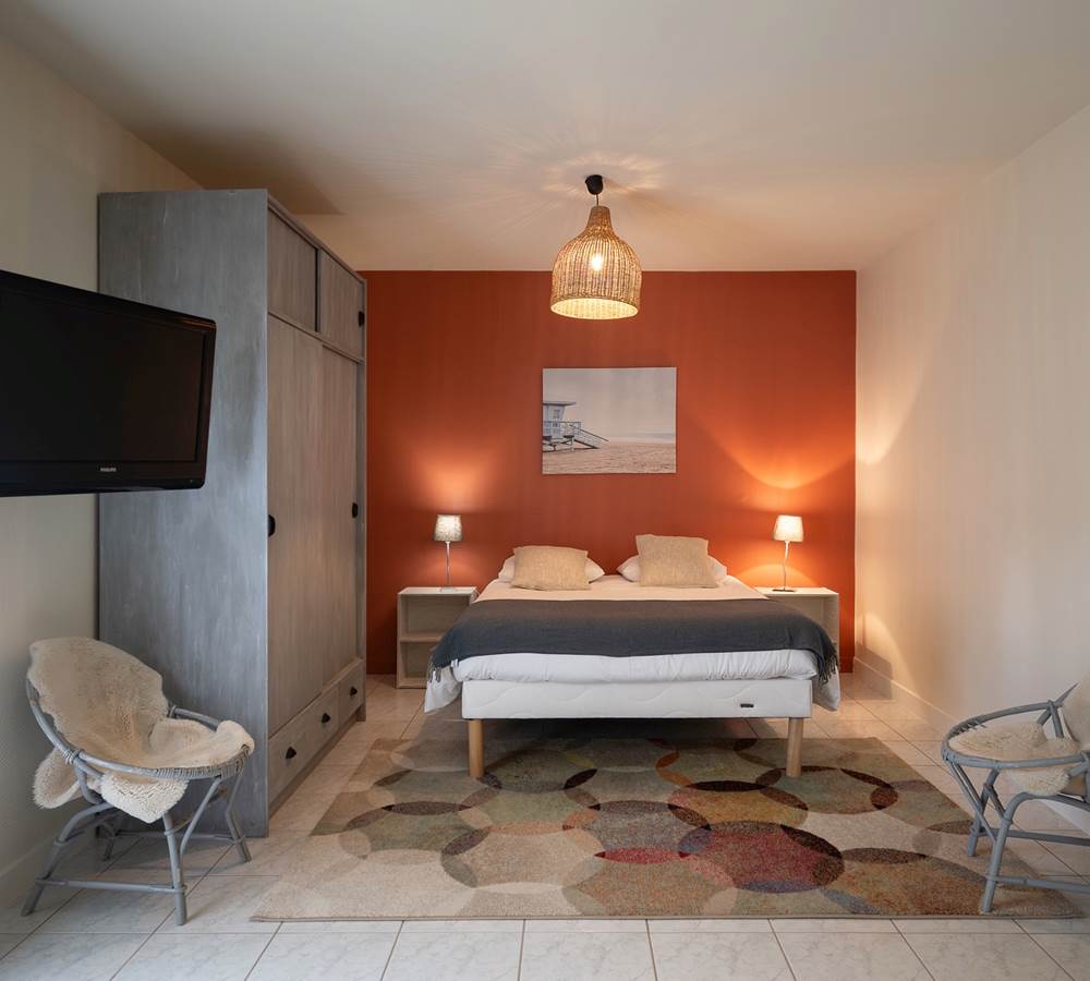 Chambre à coucher et coin salon