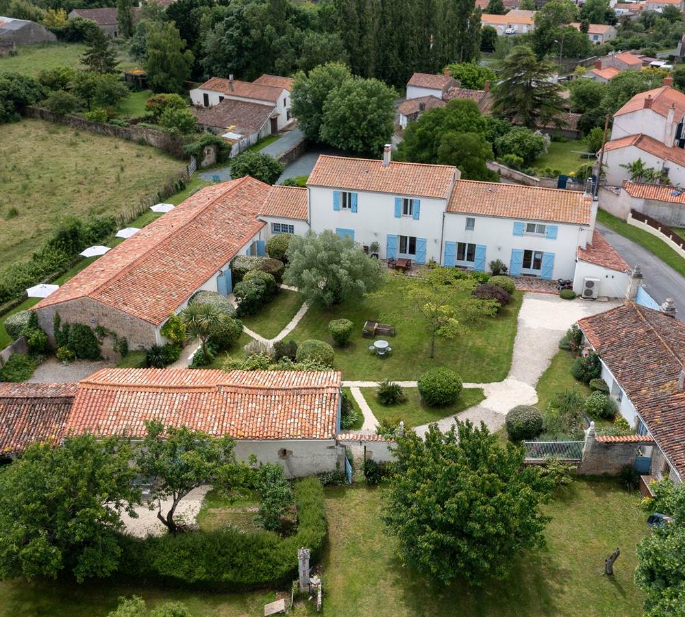 Vue aérienne de L'Enclos bleu