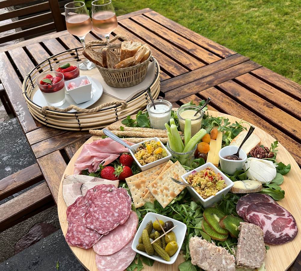 Planche gourmande accompagnée de son dessert