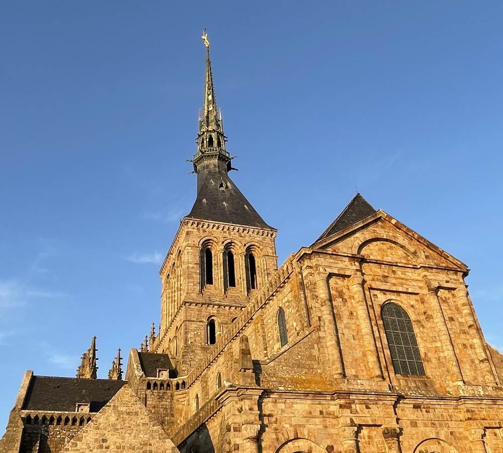 Le Mont Saint Michel : esplanade de l'abbaye