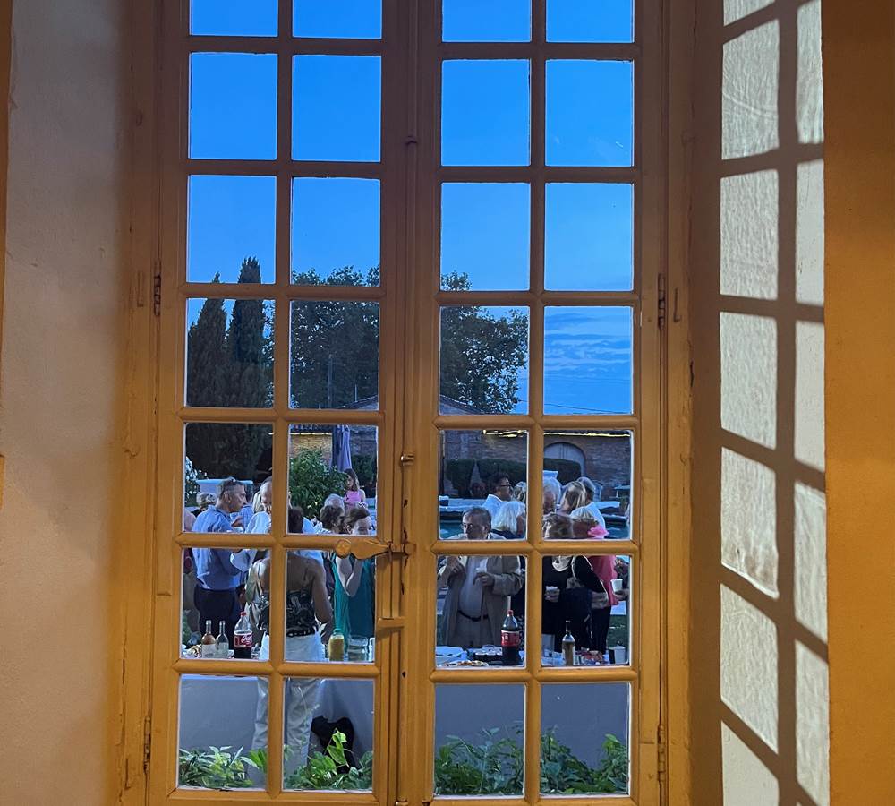 Réception dans la cour du château