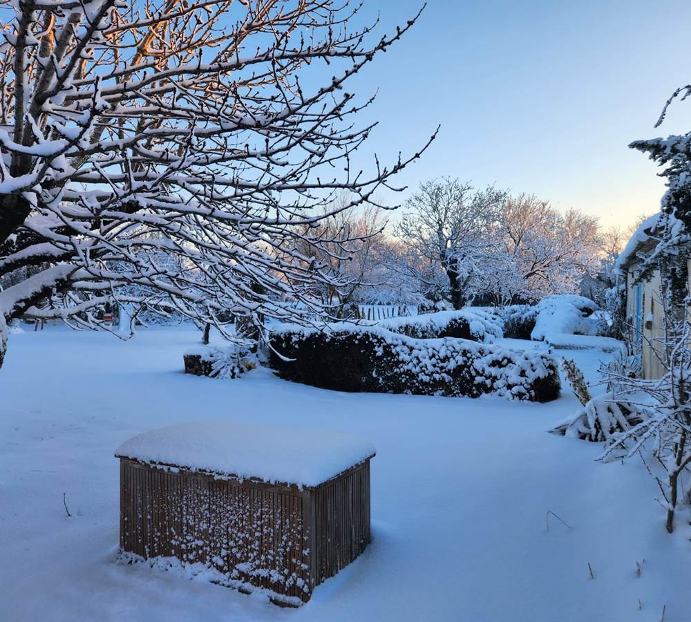 L'Enclos bleu sous la neige