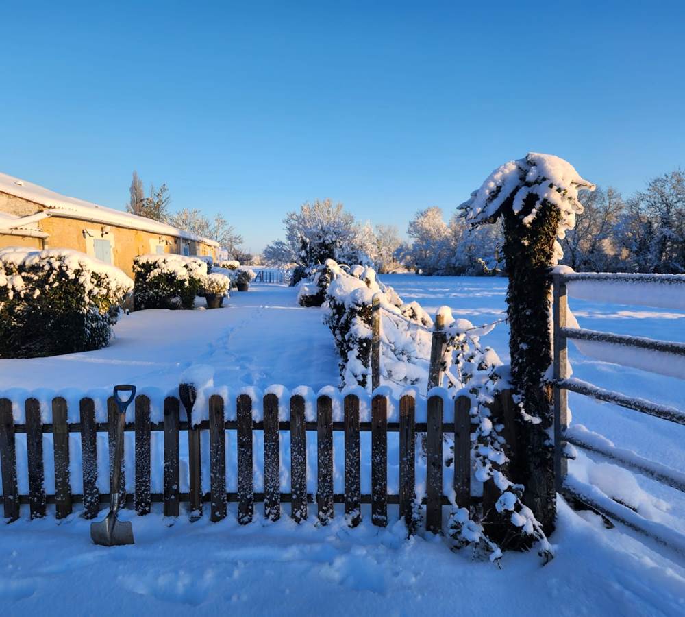 L'Enclos bleu sous la neige