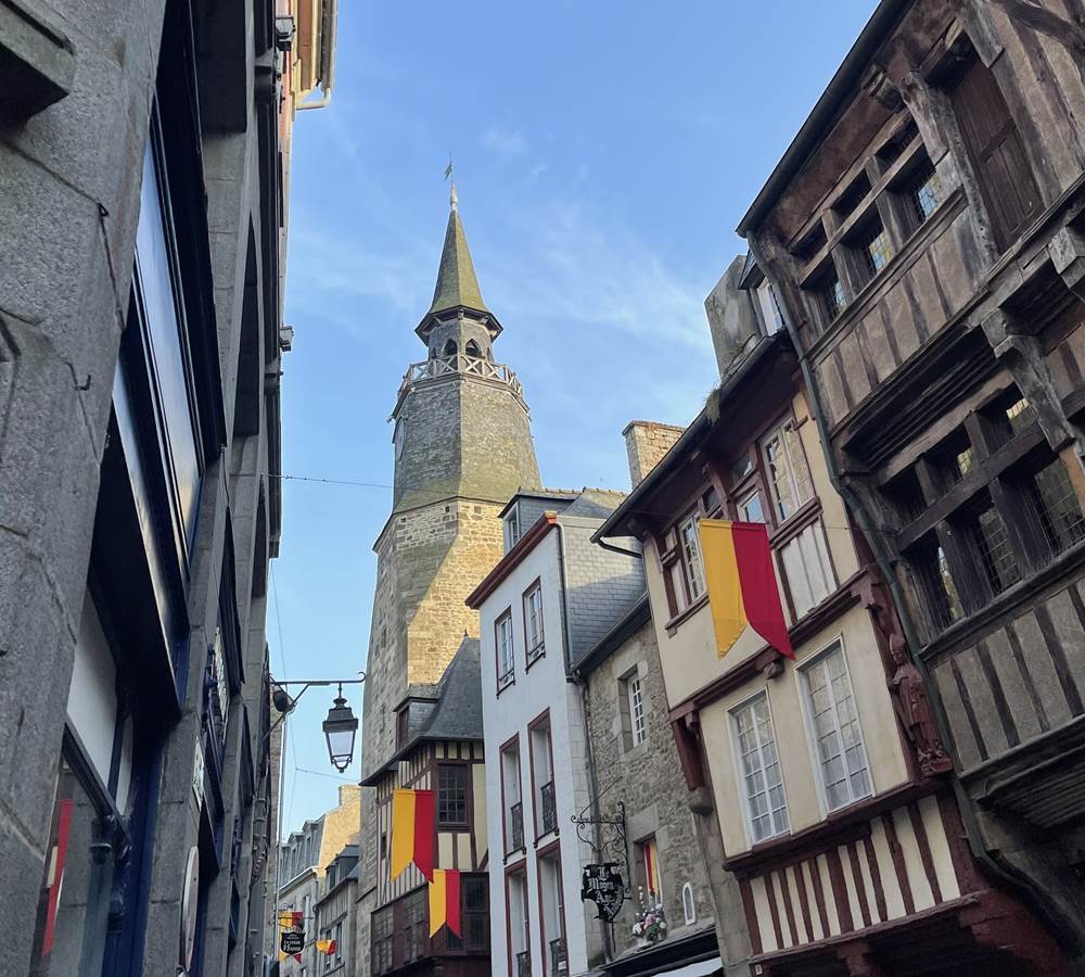 Dinan : tour de l'horloge XVIème siècle