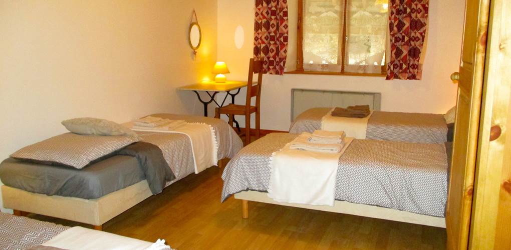Chambre 4 lits de 1 personne