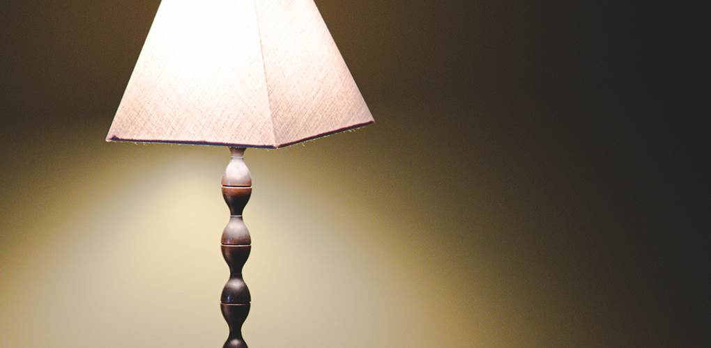 La décoration de la chambre est à la fois chic et accueillante