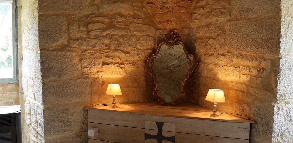 Chateau de Saint Chamarand, chambre des Templiers, la TOUR medievale  (3)