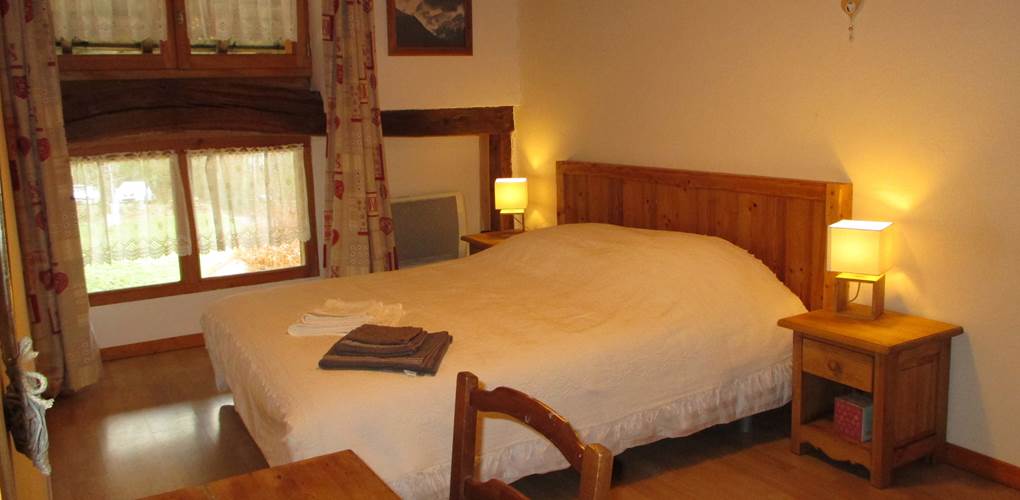 Chambre avec lit double