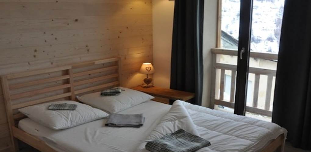 ESTABLOU #6 Chambre 03