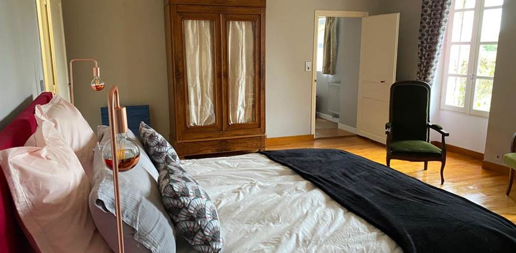 la grande chambre de la suite grise
