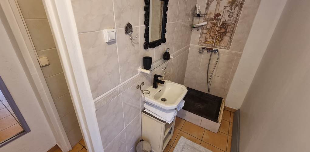 salle de bain et porte du toilette Orchidée