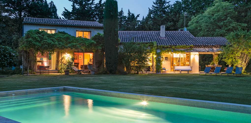 La villa OUSTAL et son éclairage nocturne