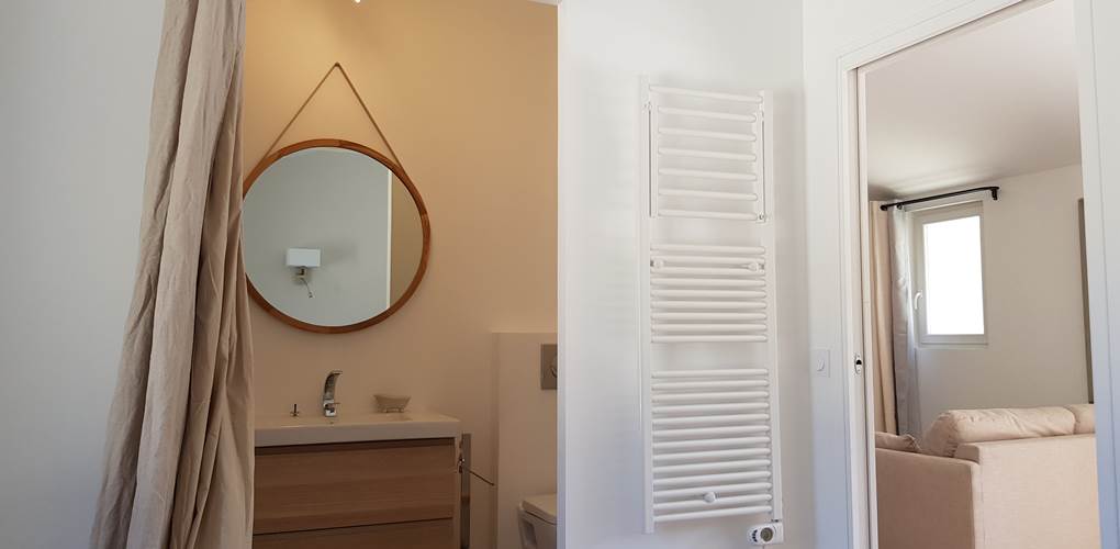 Chambre gîte 4 étoiles Luberon Lub'heureux Provence et sa salle de bains
