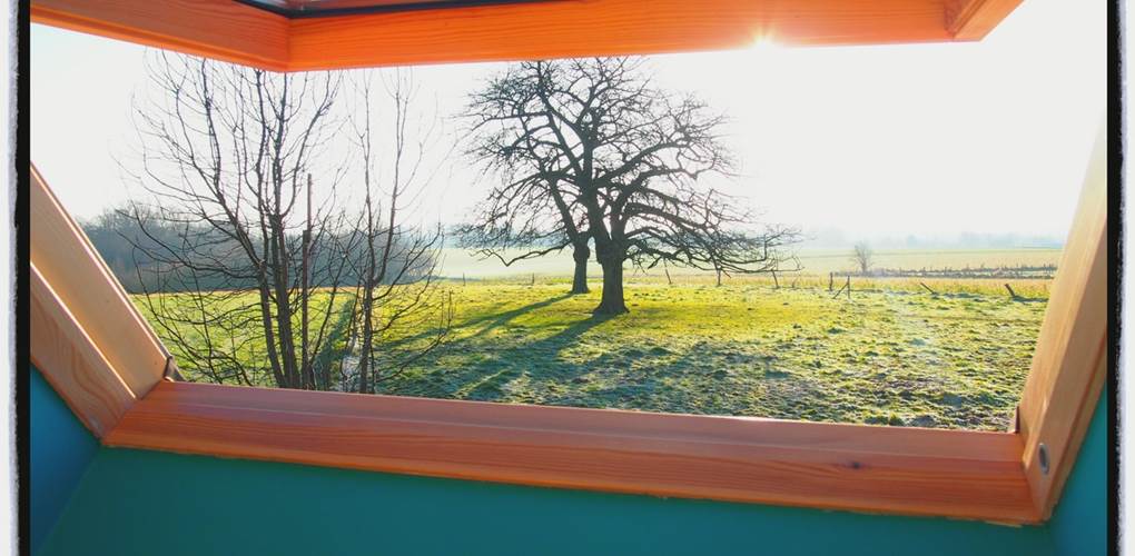 Salle de bain avec vue sur la campagne