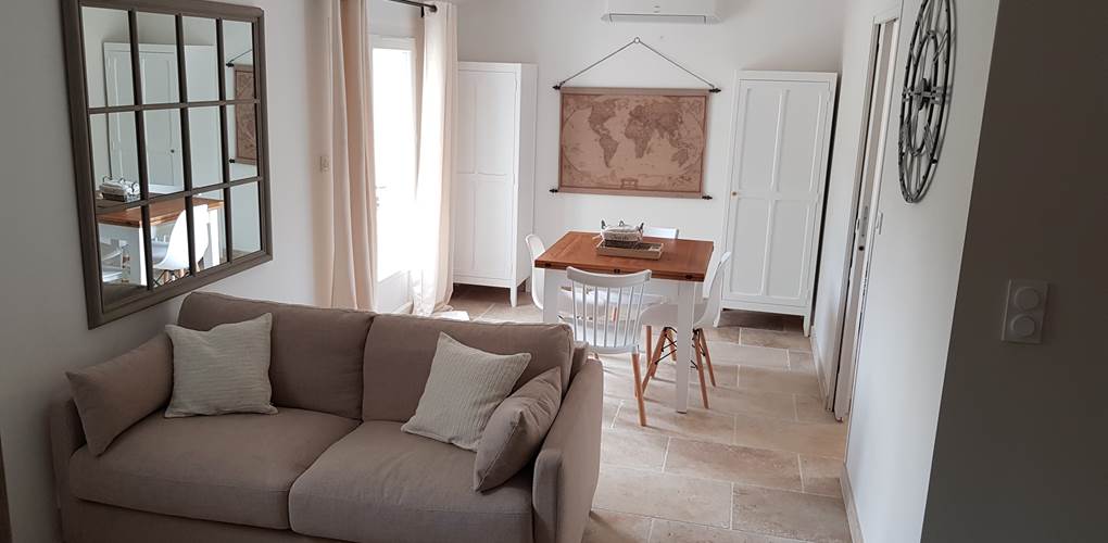 Salon salle à manger gîte Rires de Provence