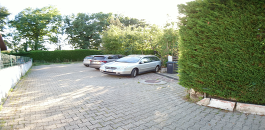 Grand parking gratuit