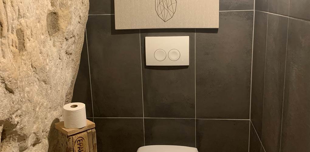 wc-gite-troglodyte-jacuzzi-privatif-couple-chinon-touraine