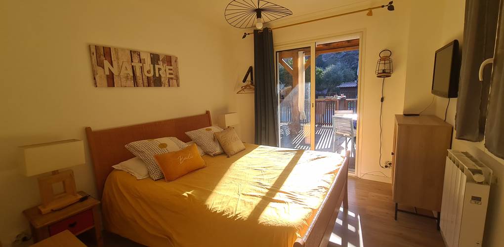 La 1ere chambre bien decorée