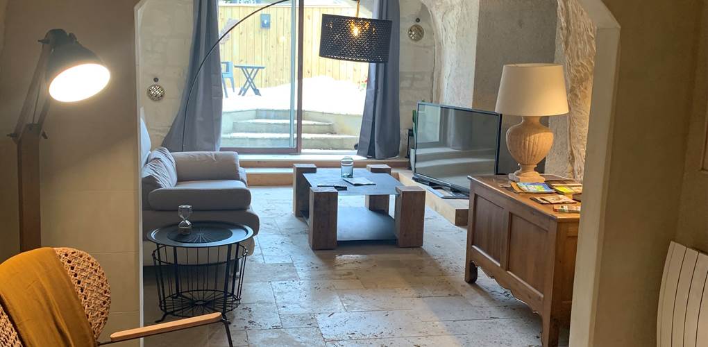 chambre-lit-queen-size-gite-couple-jacuzzi-touraine