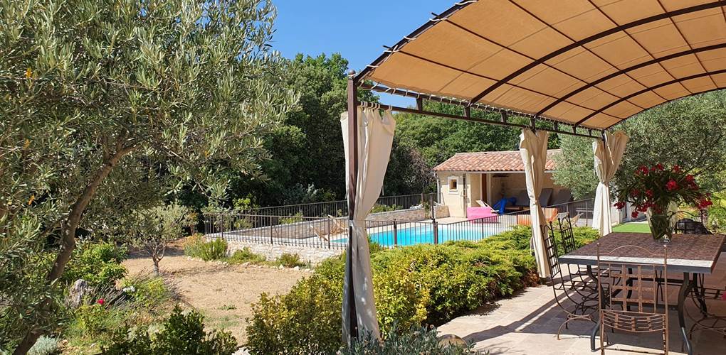 Terrasse au soleil et pergola