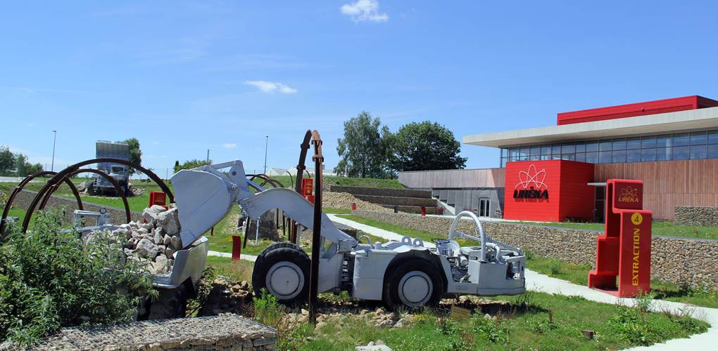 ureka-musee-mine-haute-vienne-limousin-exterieur-parc-machines-chargeuse-eimco