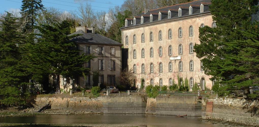 Gouelet-Ker, le moulin à marée sur le sentier côtier