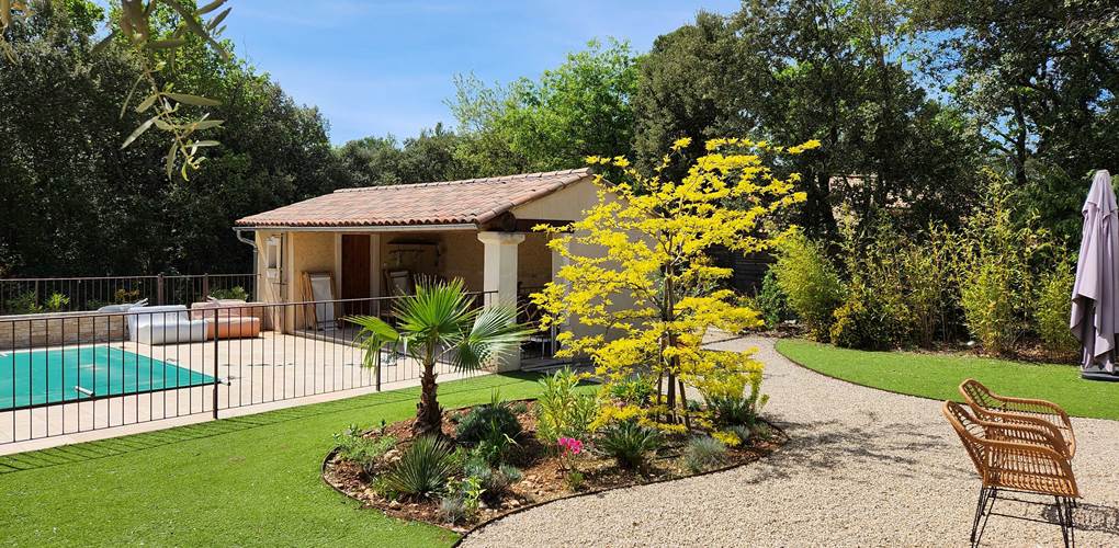 24 terrasse rires de provence