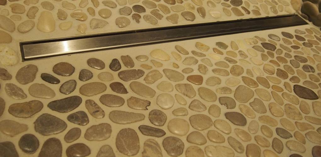 Galets au sol douce réflexologie plantaire