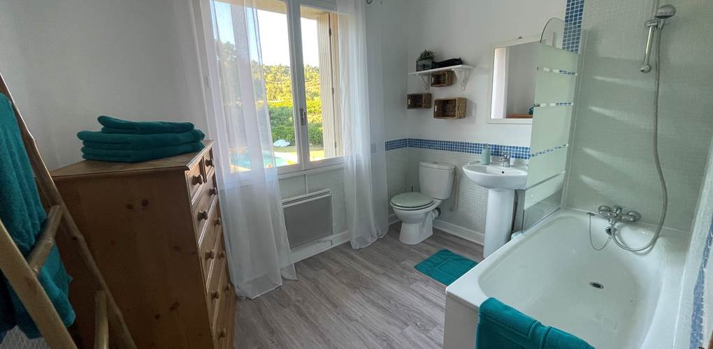 La 1ere salle de bain du gîte
