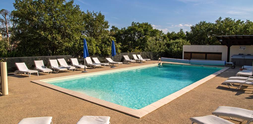 Piscine vue du gîte