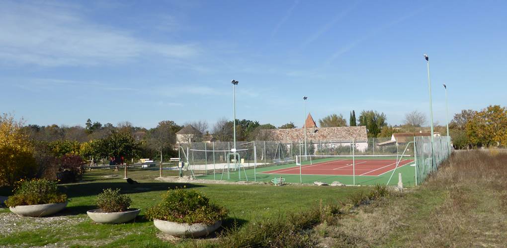Saint Roch Tournecoupe gîte et chambres d'hôtes tennis volley agrès municipal à 200 mètres